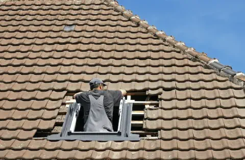 Pose de velux - Pouligney-Lusans
